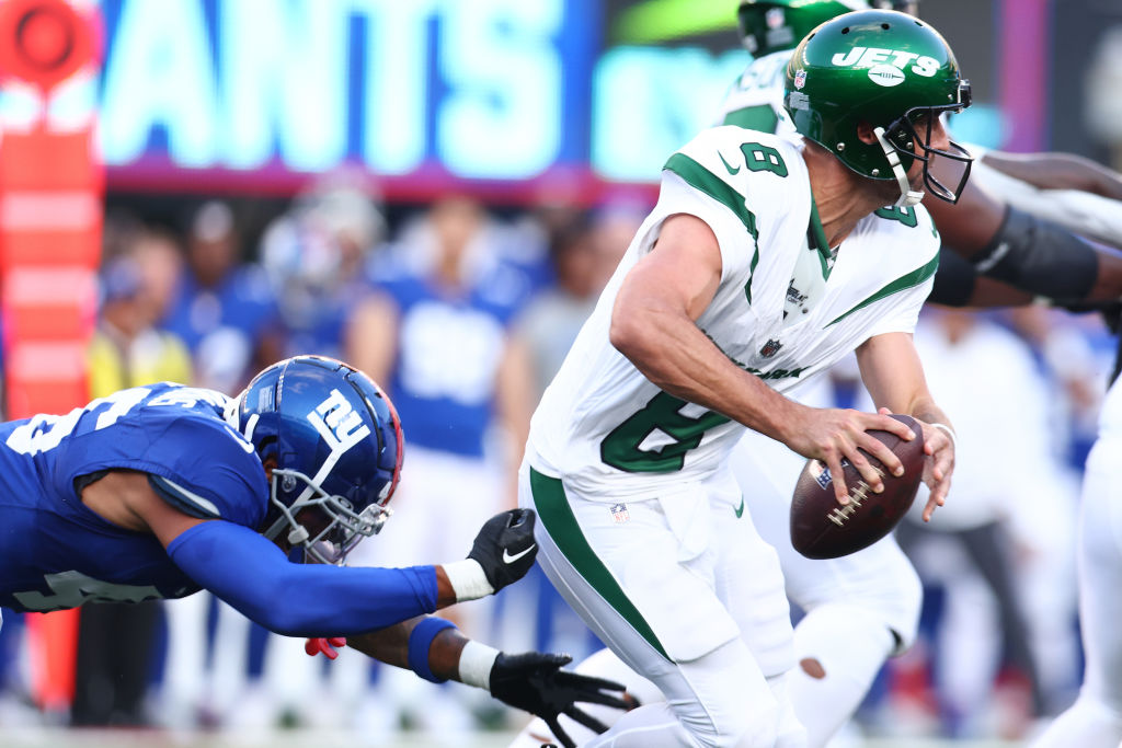 New York, USA. August 8, 2019, East Rutherford, New Jersey, USA: New York  Giants quarterback Daniel Jones (8) warms up prior to a preseason game  between the New York Jets and the