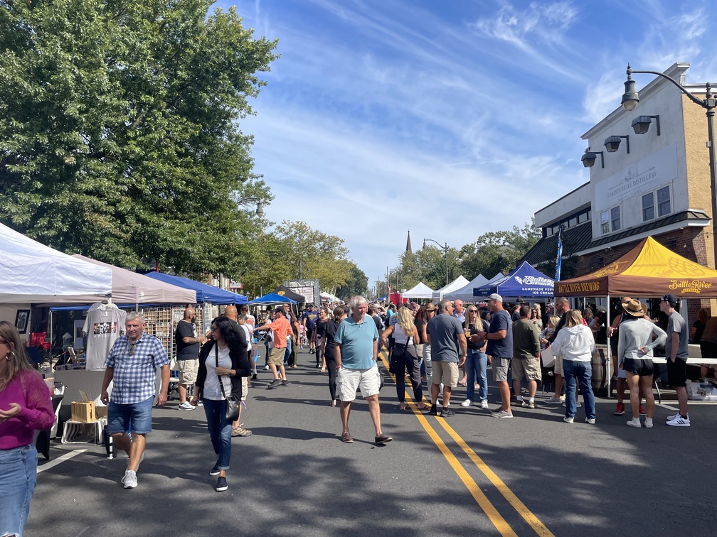 Crowd in the street of Downtown Toms River for the Comfort Food Fest