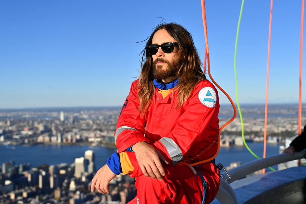 “Jared Leto Climbs the Empire State Building to Launch Thirty Seconds to Mars’ World Tour”