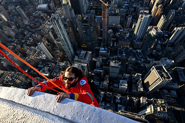 “Jared Leto Climbs the Empire State Building to Launch Thirty Seconds to Mars’ World Tour”