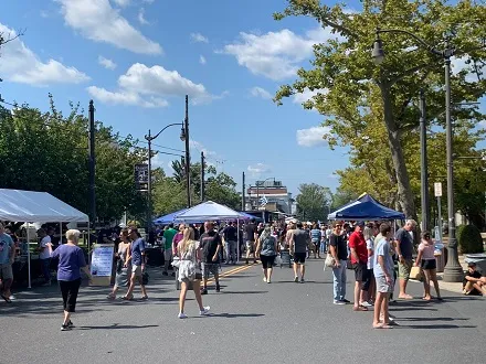 crowd at comfort food fest 